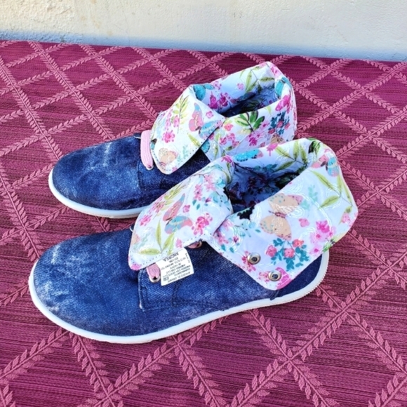 Andrea Shoes - Picture 3 of 6